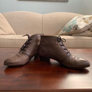 Frye Ruby Chukka Boot